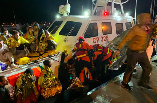 Basi in mare per soccorrere i migranti: il progetto di un giovane architetto di Sellia