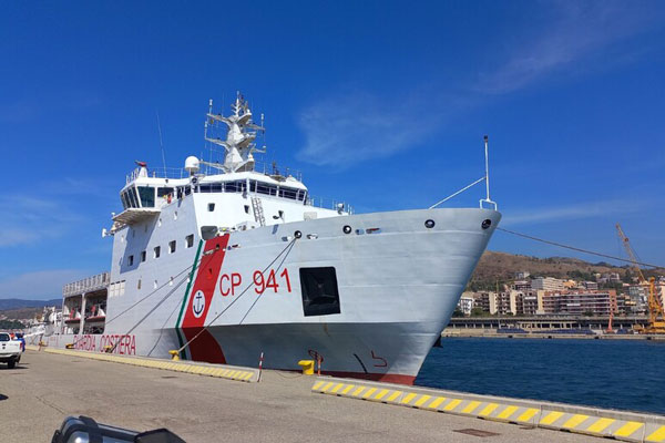 Arrivata a Reggio Calabria nave Diciotti con 528 migranti a bordo