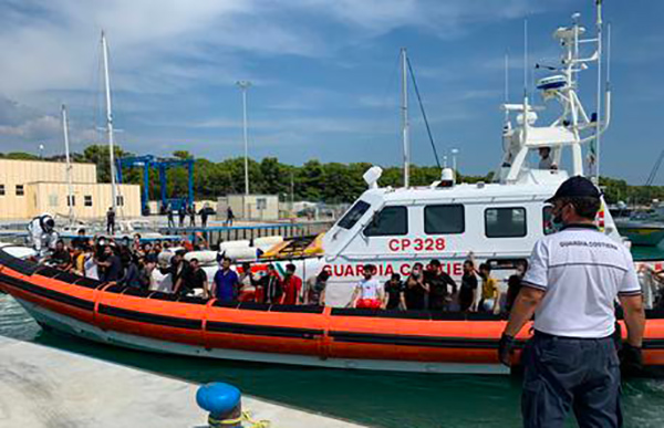 Migranti, ancora uno sbarco nella Locride: arrivati in 50