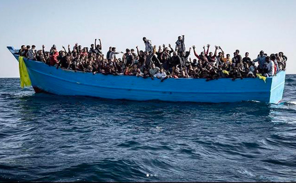 Migranti, maxi sbarco in Sicilia: in 154 trasferiti a Crotone