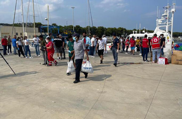 Migranti, arrivati in 55 a Roccella Ionica