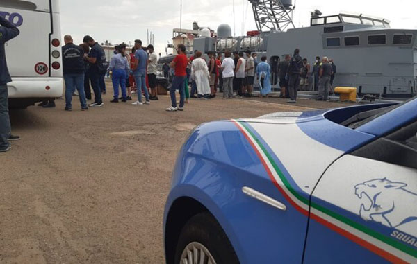 Sbarco nel crotonese, fermati due presunti scafisti