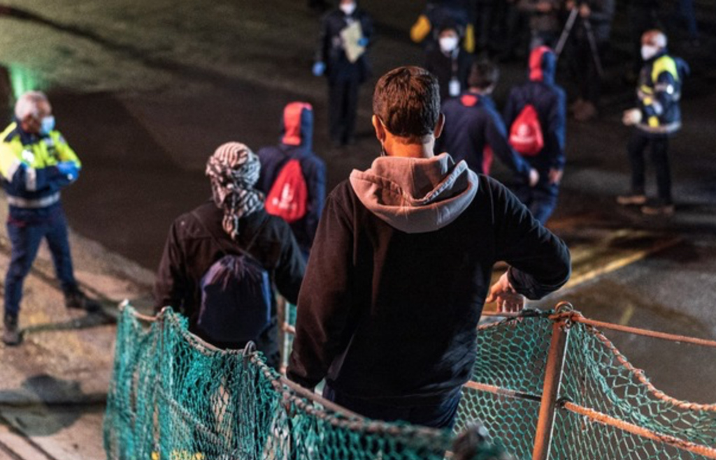 migrantisbacook_b3ea2.jpg