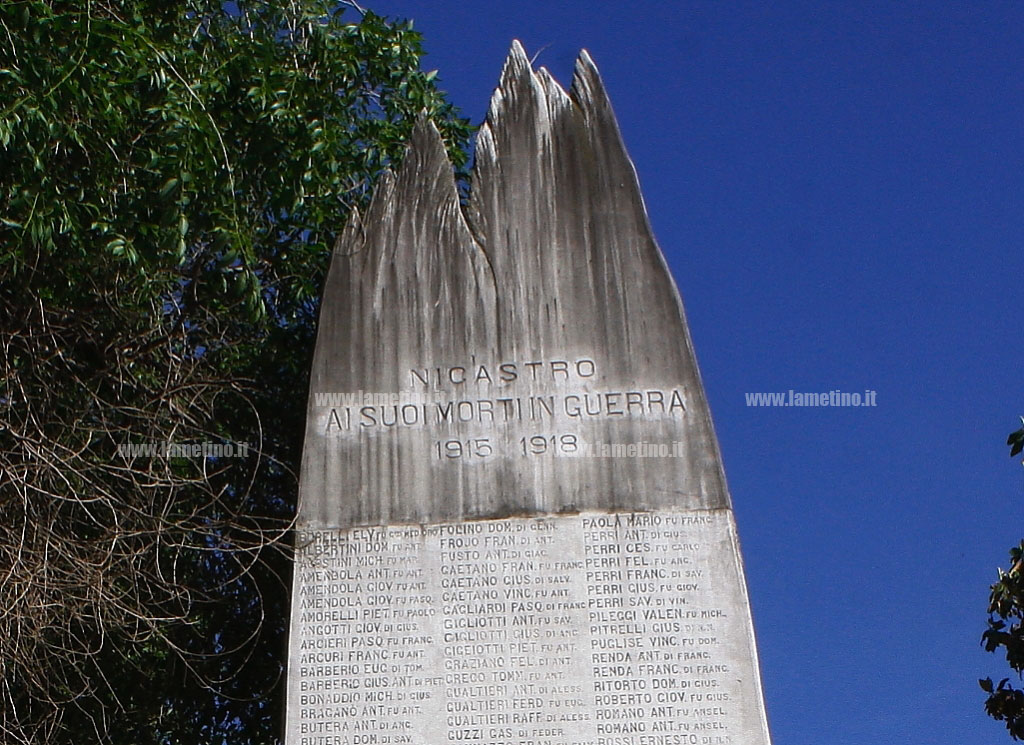 Lamezia: monumento Milite Ignoto abbandonato su corso Numistrano