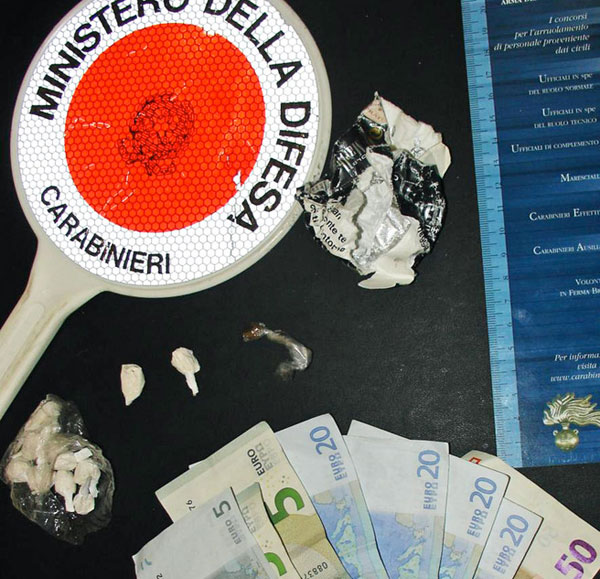 Nascondeva sasso di eroina da 150 grammi, arrestato nel crotonese