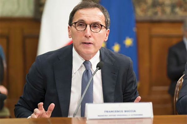 Coronavirus, ministro Boccia a Santelli: "Ritiri ordinanza o domani mattina la impugneremo al Tar"