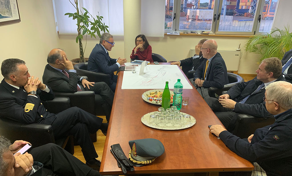 Ministro Infrastrutture De Micheli visita porto Gioia Tauro: "Ruolo strategico per presente e futuro"