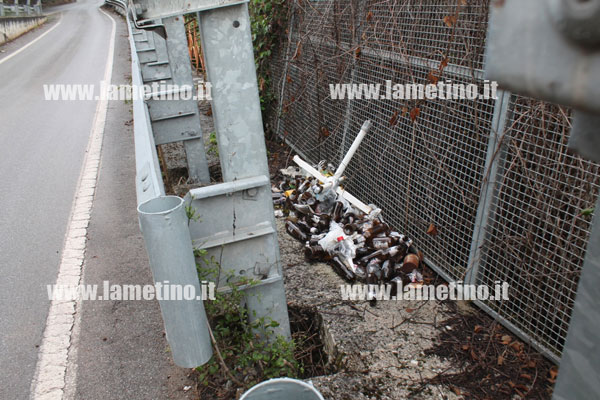 miraglia-strada-rifiuti-bottiglie.jpg