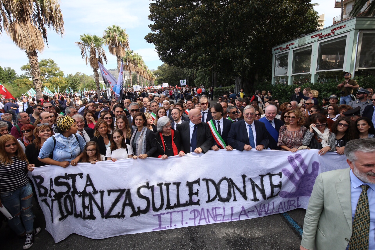In migliaia a Reggio Calabria per dire no alla violenza contro le donne