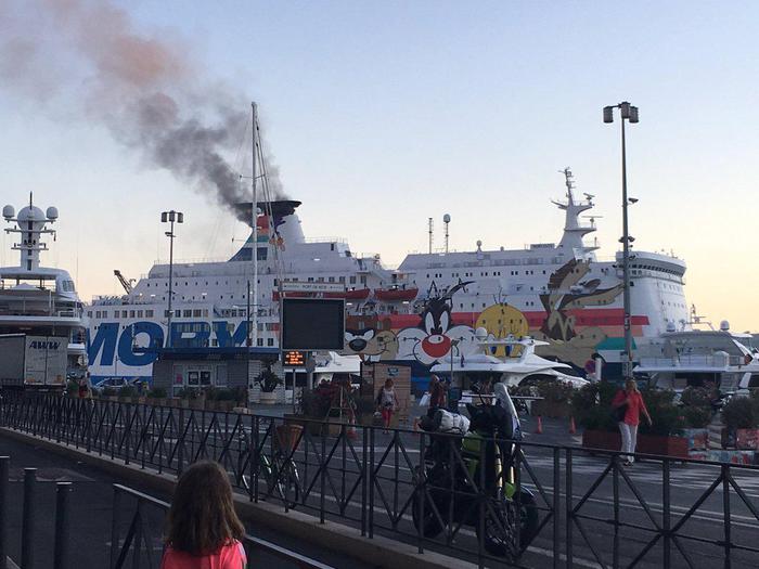 Incendio nave “Moby Zaza” a Nizza, a bordo anche marittimi di Pizzo