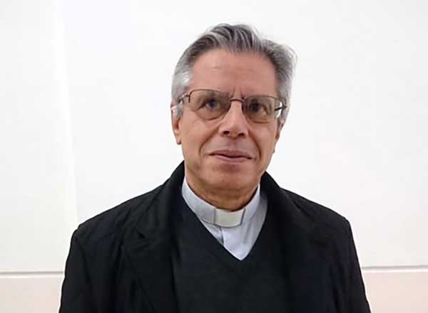 monsignor_87285.jpg