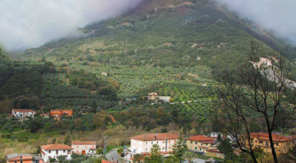 Lamezia, la proposta di De Biase: "Una statua o tre grandi croci bianche per valorizzare l'affaccio di monte Sant'Elia"