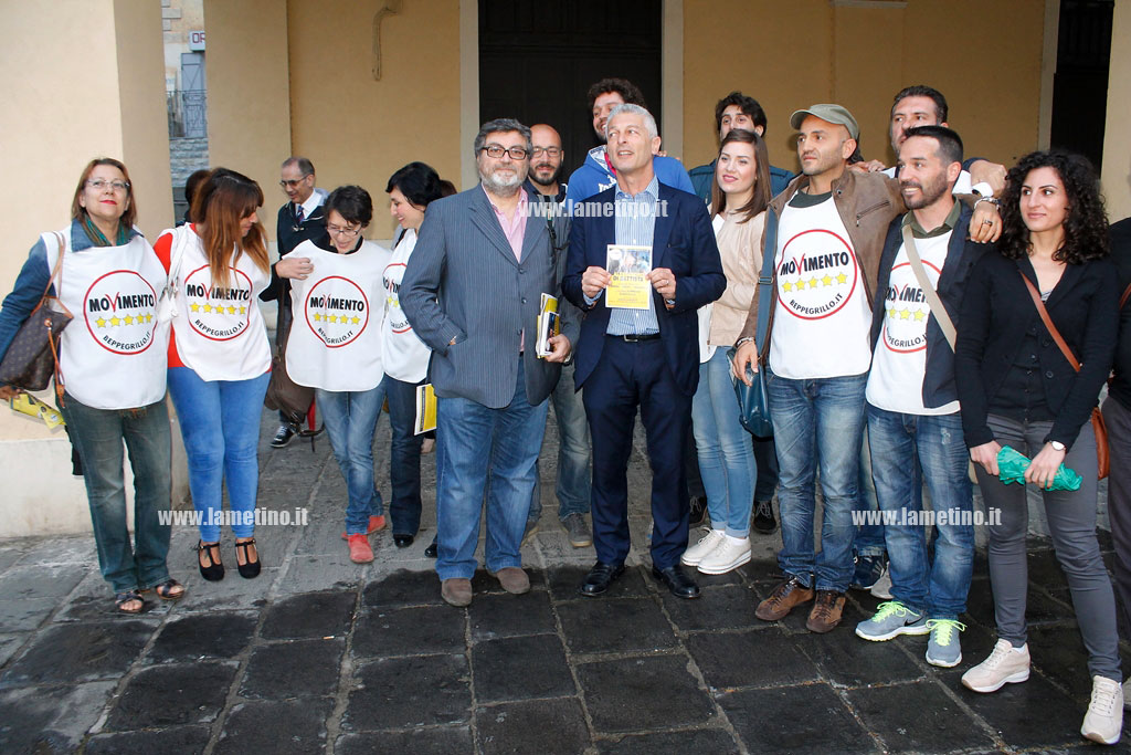 Lamezia: passeggiata del M5S su corso Numistrano e Nicotera