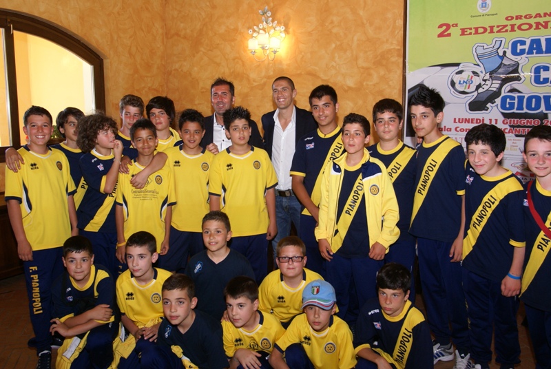 morrone_parma_con_i_ragazzi_del_del_football3000_pianopoli