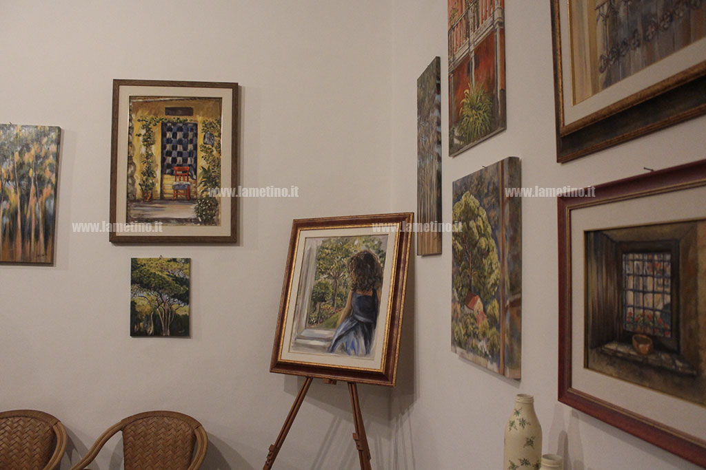 Lamezia, “Looking in/ Looking out” inaugurata la personale di pittura di Madeleine O’Neill