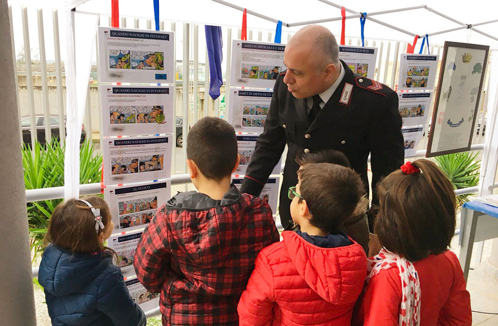 Lamezia, stand espositivi alla caserma dei carabinieri per celebrare l'arma