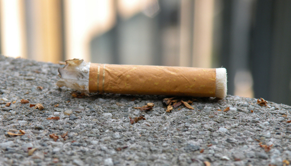 Lamezia, associazione Malati Cronici: arrivano sanzioni per chi getta mozziconi e chewing-gum a terra