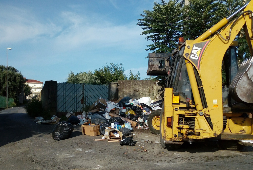 Mtl Lamezia Nuova: "Bene ruspe per rimuovere i rifiuti in città"