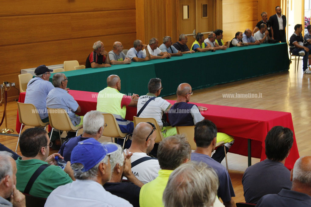 Lamezia, nuova protesta lavoratori Multiservizi al Comune per mensilità arretrate