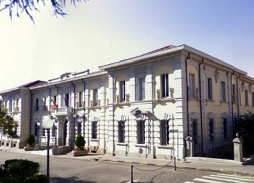 Calabria: Chiede assunzione compagna, arrestato assessore Comune Palmi 