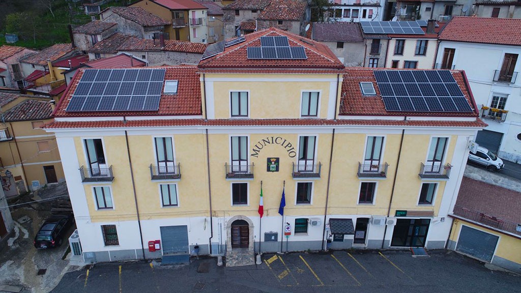 Comune Serrastretta organizza campagna di educazione sanitaria e distribuzione gratuita di mascherine ai residenti