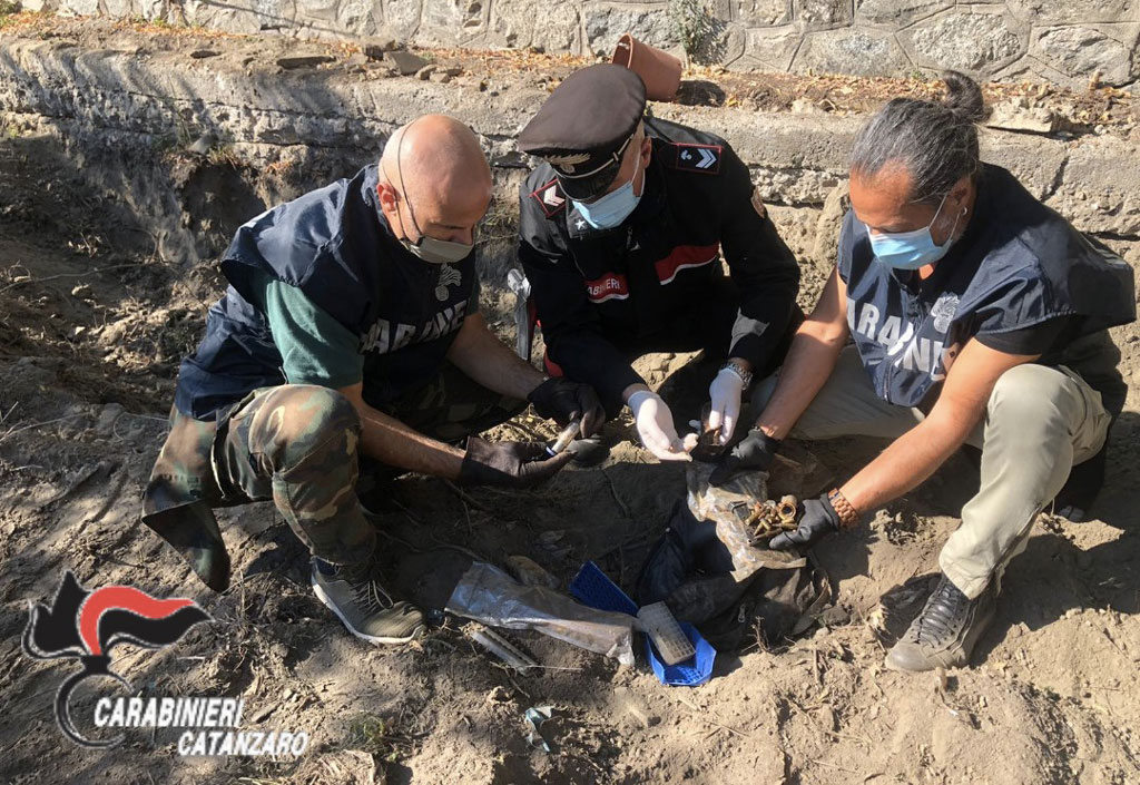 Rinvenute munizioni in terreno a Catanzaro, sequestrate