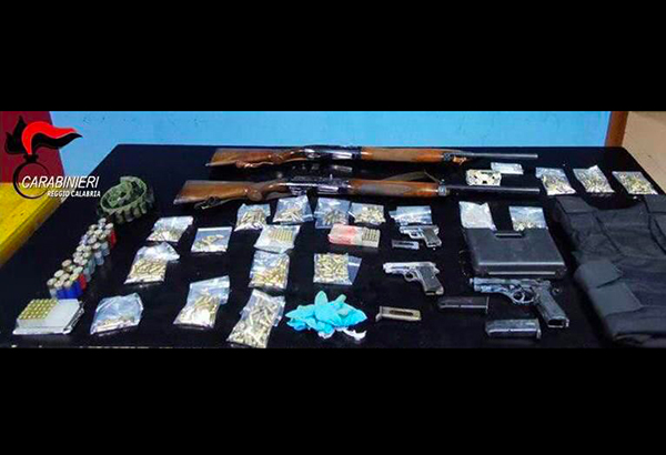 Trovate e sequestrate armi e munizioni in un sottotetto a Reggio Calabria 