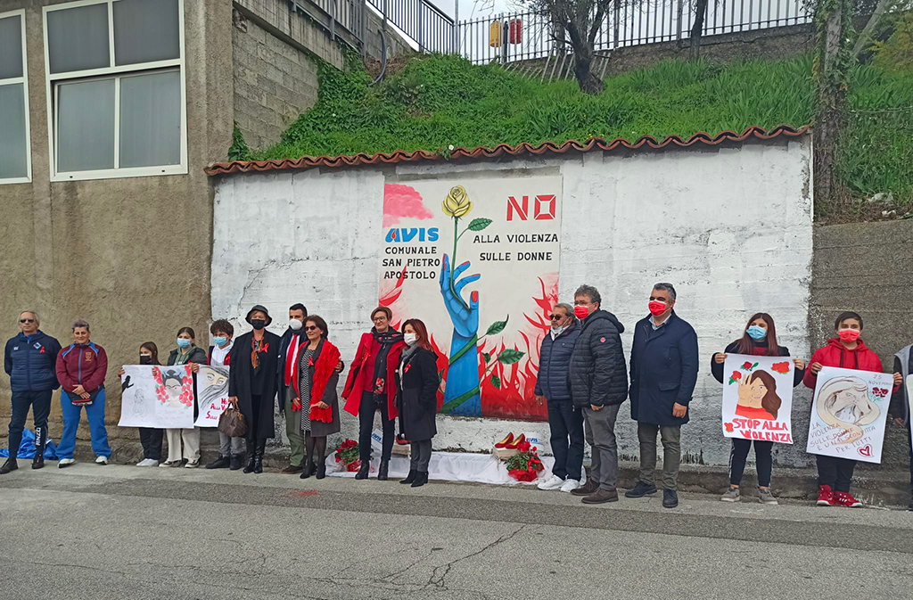 A San Pietro Apostolo un murales per ricordare le donne vittime di femminicidio