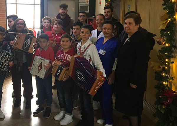 Lamezia, la scuola “Musica è vita” in visita nelle case di riposo della città