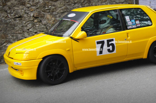 Nastro nero in ricordo di mamma Stefania e dei suoi figli allo Slalom Monte Condrò di Serrastretta