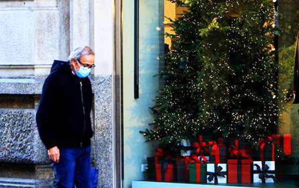 A Natale e Capodanno vietato spostarsi dai Comuni: il Consiglio dei ministri approva il nuovo Dpcm