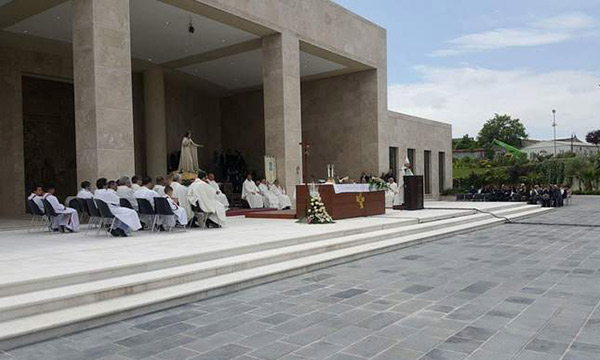 natuzza_paravati_santuario_messa.jpg