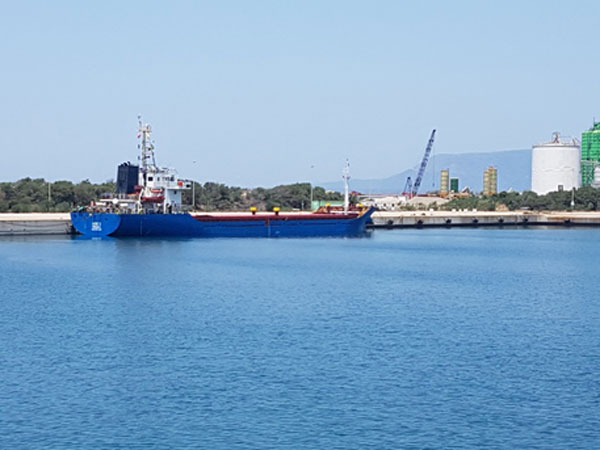 Nave "senza controllo" per avaria assistita da Guardia costiera, arrivata a Gioia Tauro