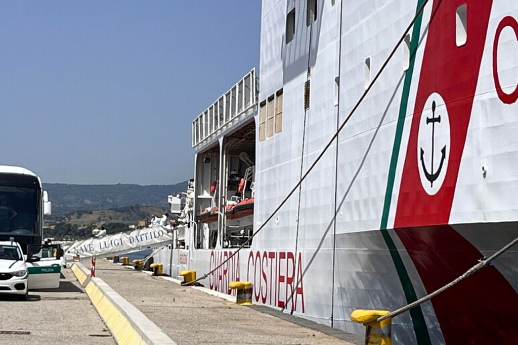 Migranti, in 800 arrivati a Reggio: tra loro c’è un bambino di 4 anni morto