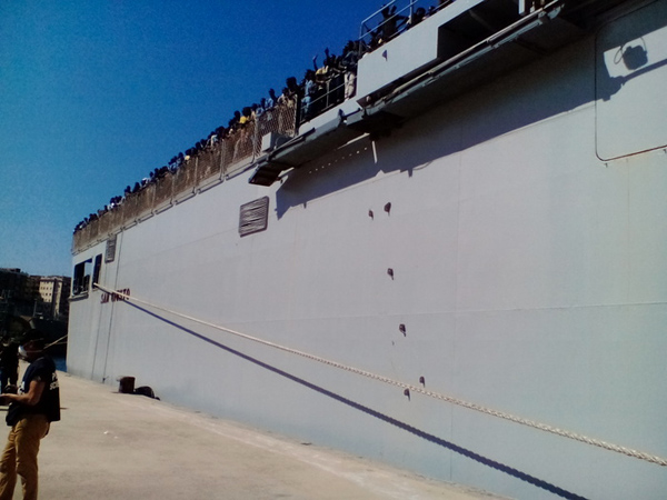 Immigrazione: 1.300 sbarcati a Crotone, fermato uno scafista 