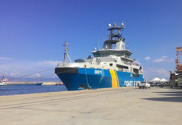 Sbarcati 417 migranti a Reggio Calabria