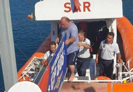 Barca affonda a largo di Pizzo, salvate tre persone 