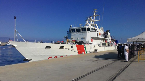 nave-vibo-valentia-immigrati.jpg