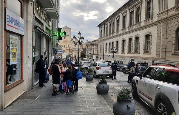 Riaprono negozi Catanzaro e scuole fino a prima media, didattica a distanza ancora in vigore a Crotone e Vibo