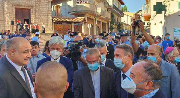 'Ndrangheta, fece arrestare estorsori: riapre negozio a Nicotera. Gratteri: "Dobbiamo copiare il suo coraggio"