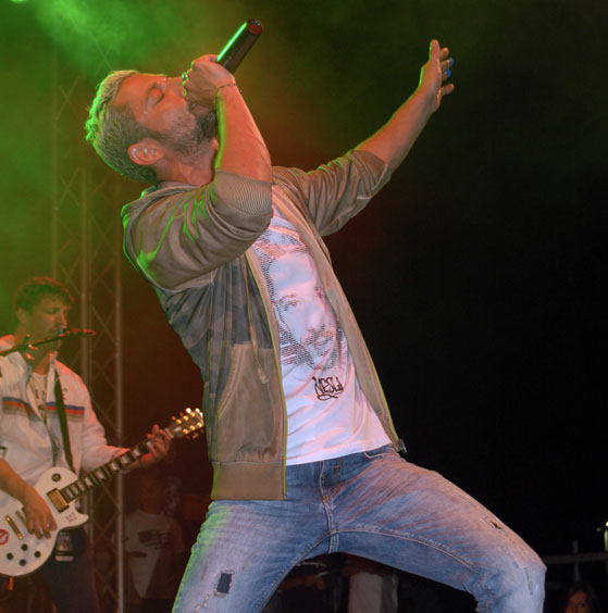 Calabria: Fan in delirio per il concerto di Nesli a Gizzeria