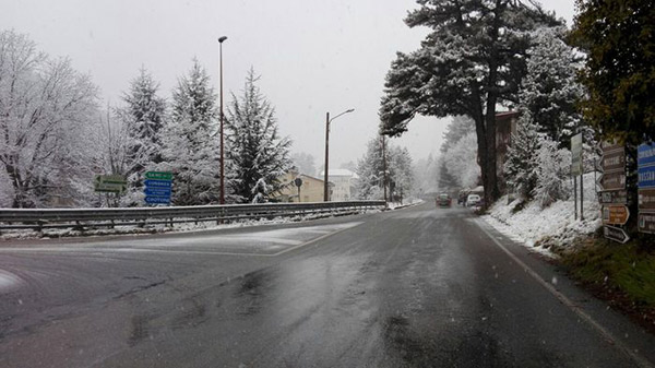 Pioggia e freddo in Calabria, in Sila arriva la neve 