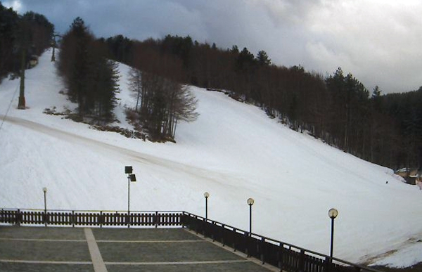 Freddo e neve in montagna, ma a metà settimana arriva primavera