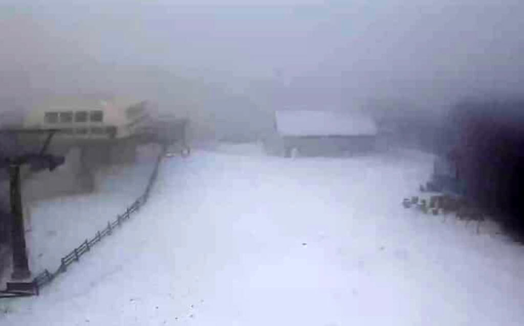 Maltempo, la neve di maggio cade in Sila
