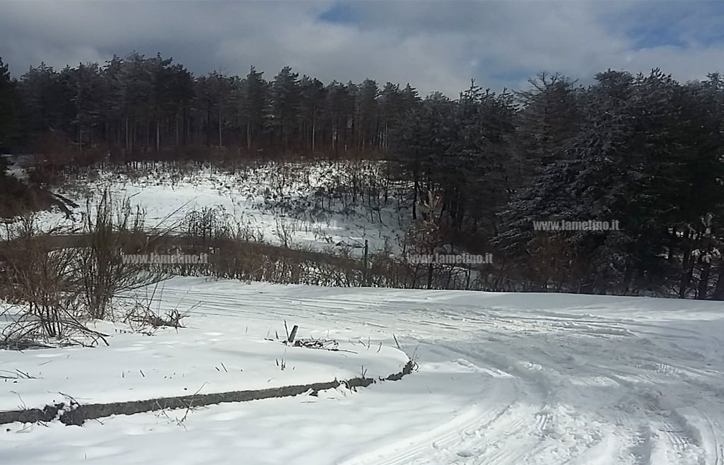 Primo marzo polare in Calabria tra pioggia e neve: imbiancato il Reventino, scuole chiuse in alcuni comuni