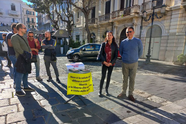 Green pass, sit in a Reggio Calabria: "Umilia lavoratori"