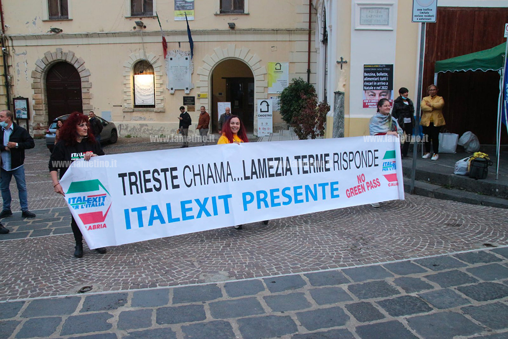 Lamezia, sit-in pacifico contro il Green pass degli aderenti a Italexit