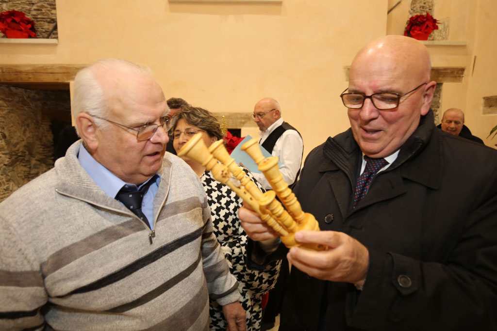 "T come Terina, Territorio, Tradizioni e Turismo": a Nocera Terinese inaugurata mostra delle zampogne e dei Presepi