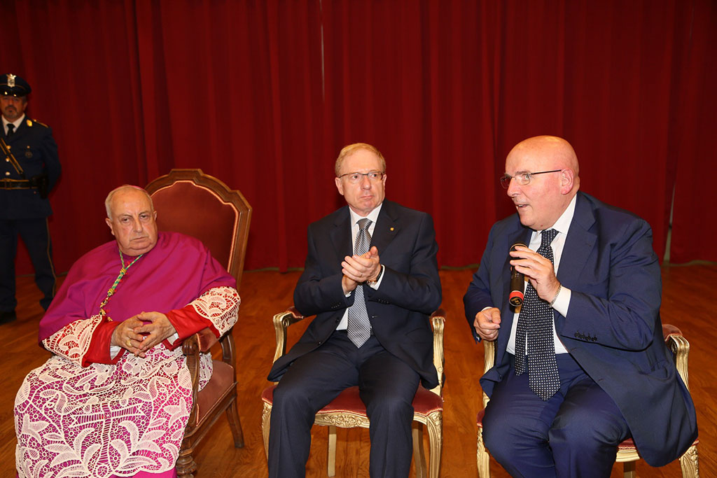 Nunnari lascia la Diocesi di Cosenza, il saluto di Oliverio