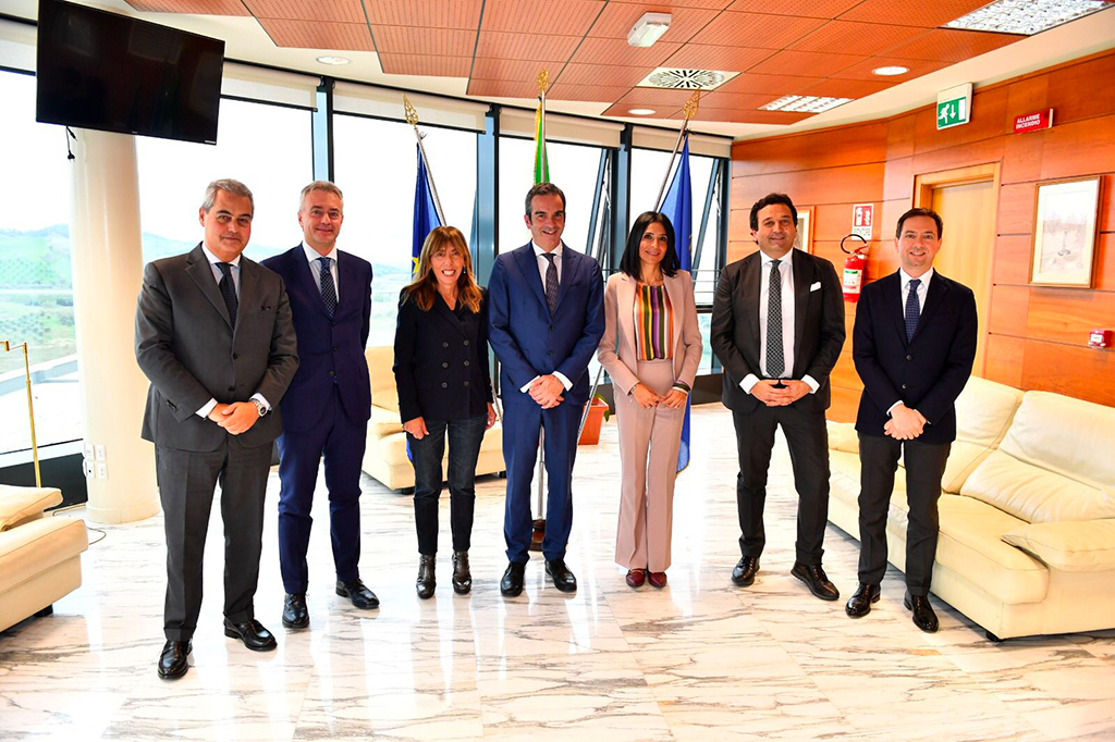 Regione, si è insediata la Giunta Occhiuto: prima riunione dedicata al bilancio